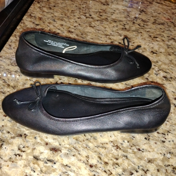 H&M Flats - Picture 2 of 4